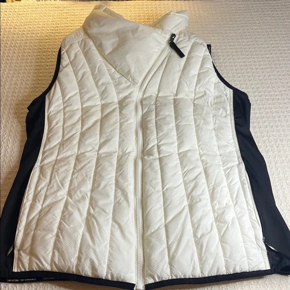 Calvin Klein puffy vest, cream with black side panels ans trim, stunning, cozy - Picture 5 of 17